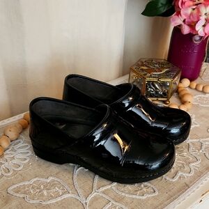 Dansko XP 2.0 Clogs Shiny Black Size 39 Wide